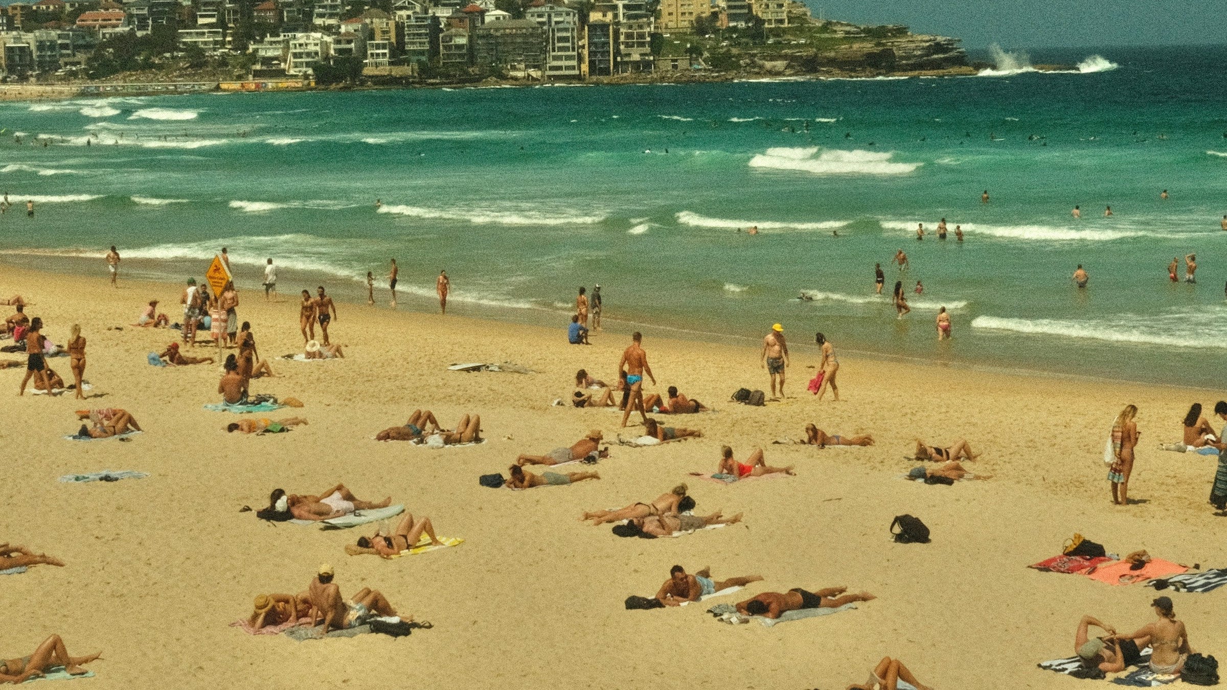 Created for all ages and skin types, By The Beach celebrates the universal connection we share with the sun and sea. It’s a sensorial experience designed to make every day feel like a day at the beach.